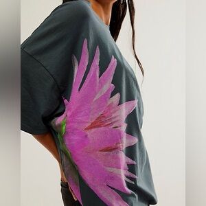 Daydreamer Exploded Water Lily Tee NWOT OS MSRP $78